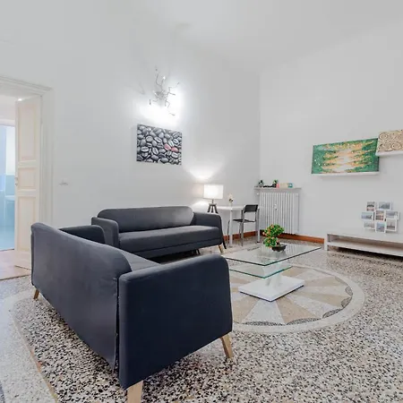 Guesthost - Spacious Flat Near Corvetto