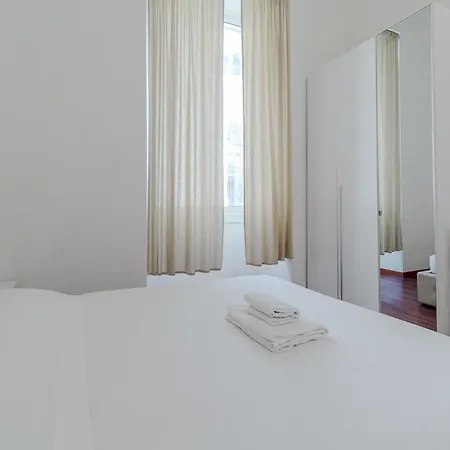 Guesthost - Spacious Flat Near Corvetto *