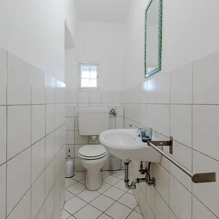 Guesthost - Spacious Flat Near Corvetto * Gênes