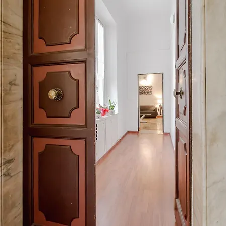 Guesthost - Spacious Flat Near Corvetto *