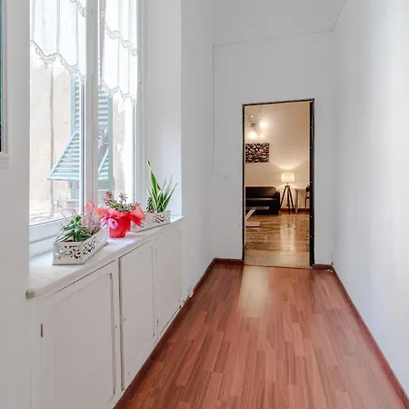 Apartmán Guesthost - Spacious Flat Near Corvetto